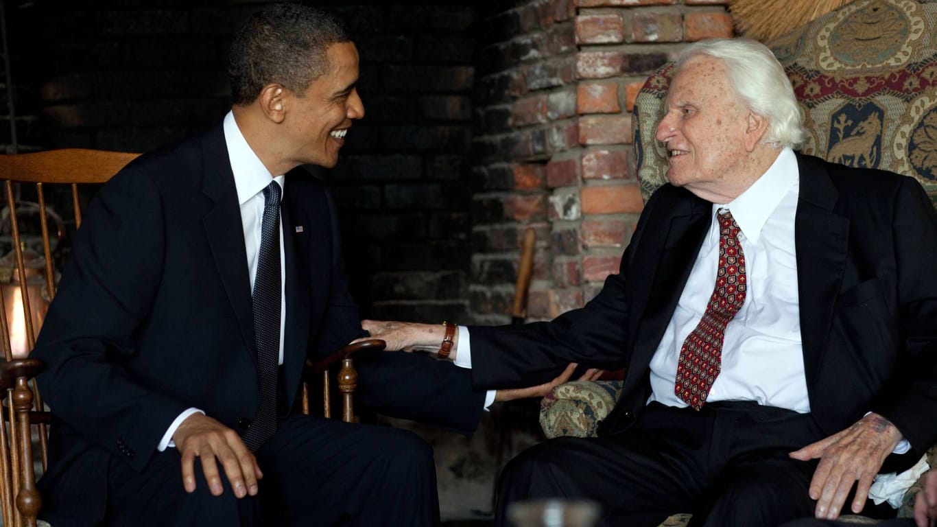 Barack Obama mit Billy Graham im Jahr 2010: Der Besuch des Präsidenten beim evangelikalen Erweckungsprediger gehörte in den USA zum guten Ton.