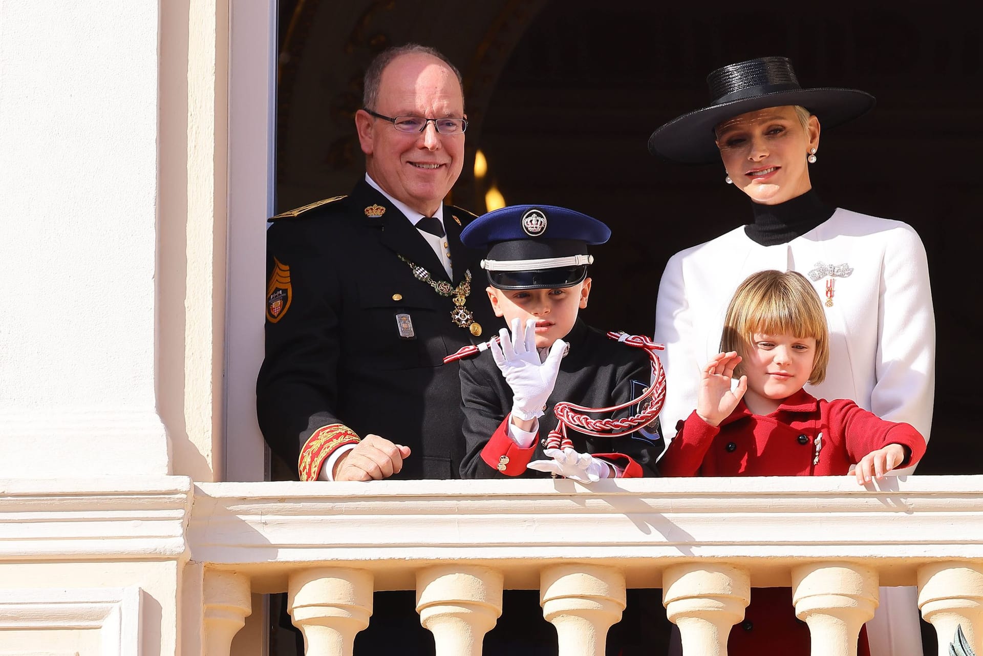 Fürst Albert II. und Fürstin Charlène mit ihren Kindern Gabriella und Jacques.