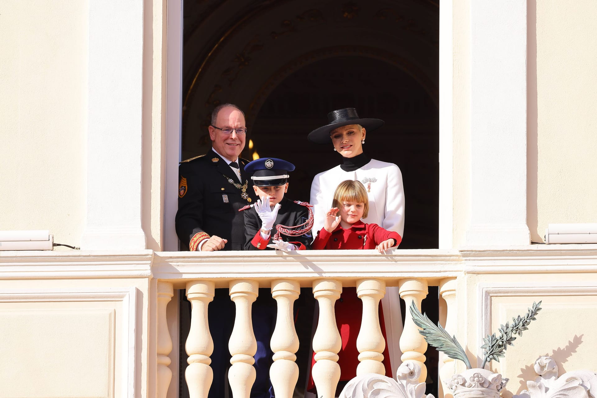 Fürst Albert II. und Fürstin Charlène mit ihren Kindern Gabriella und Jacques.