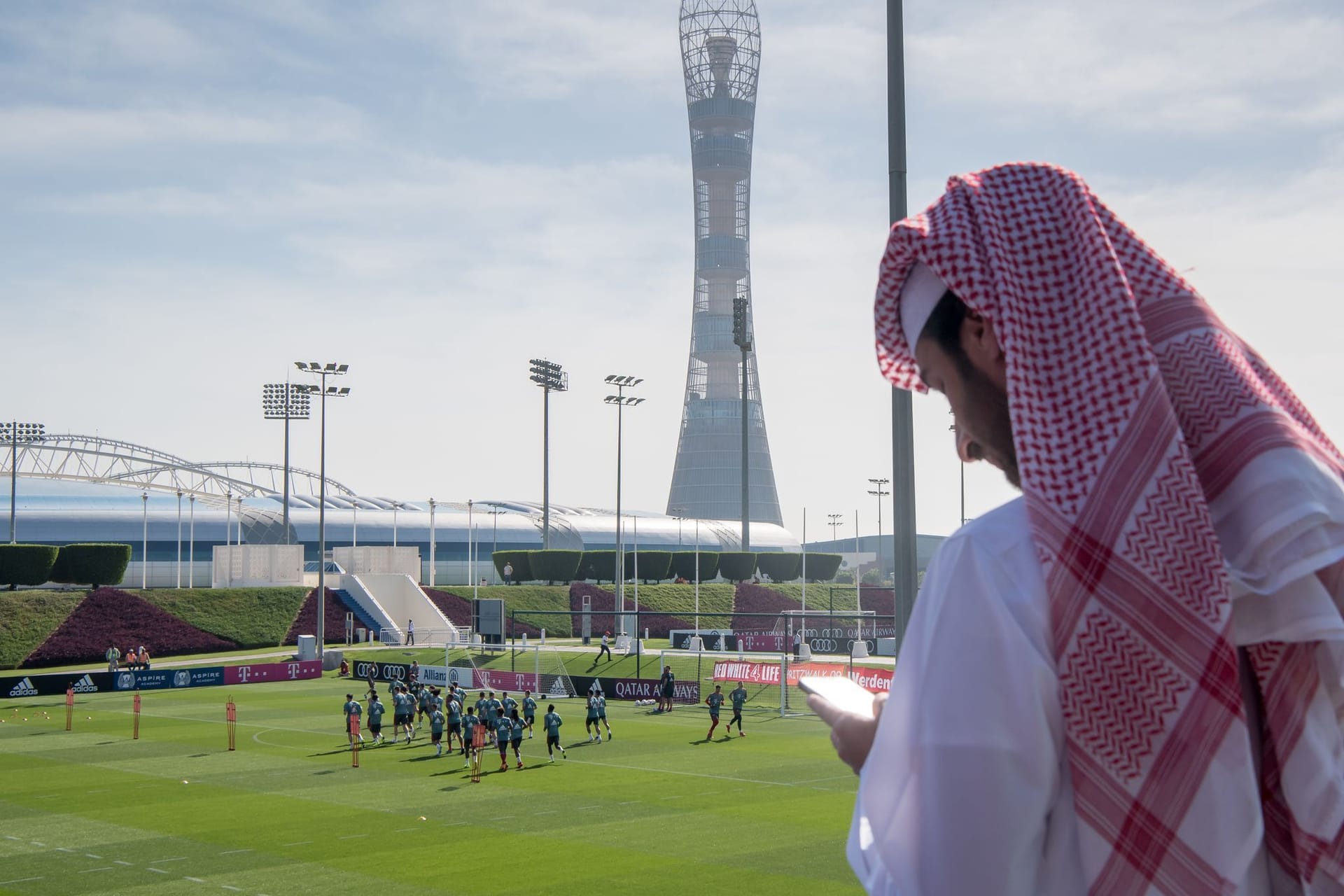 Katar darf die Fußball-WM ausrichten, obwohl das Land nicht dafür geeignet ist.