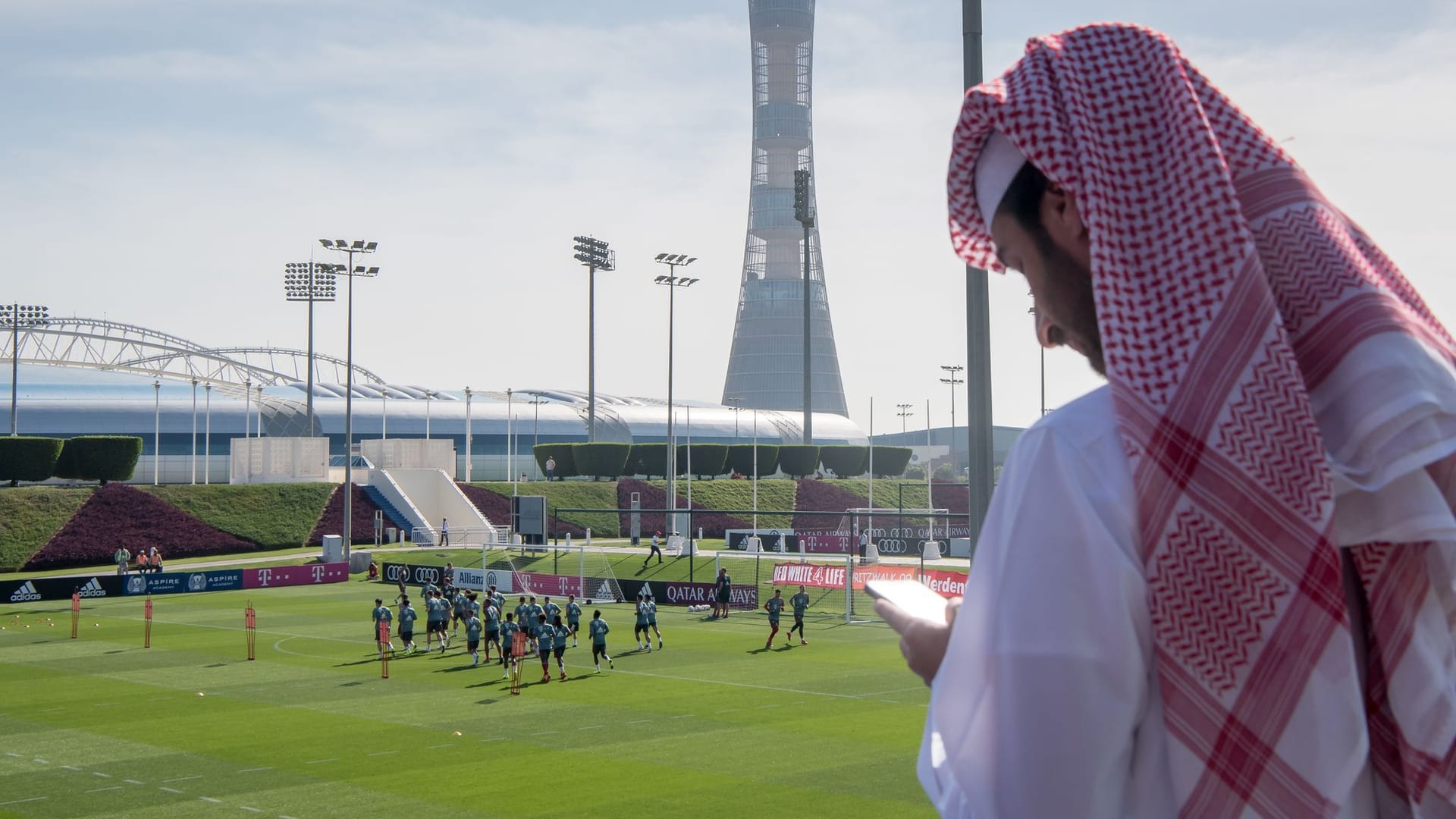 Katar darf die Fußball-WM ausrichten, obwohl das Land nicht dafür geeignet ist.