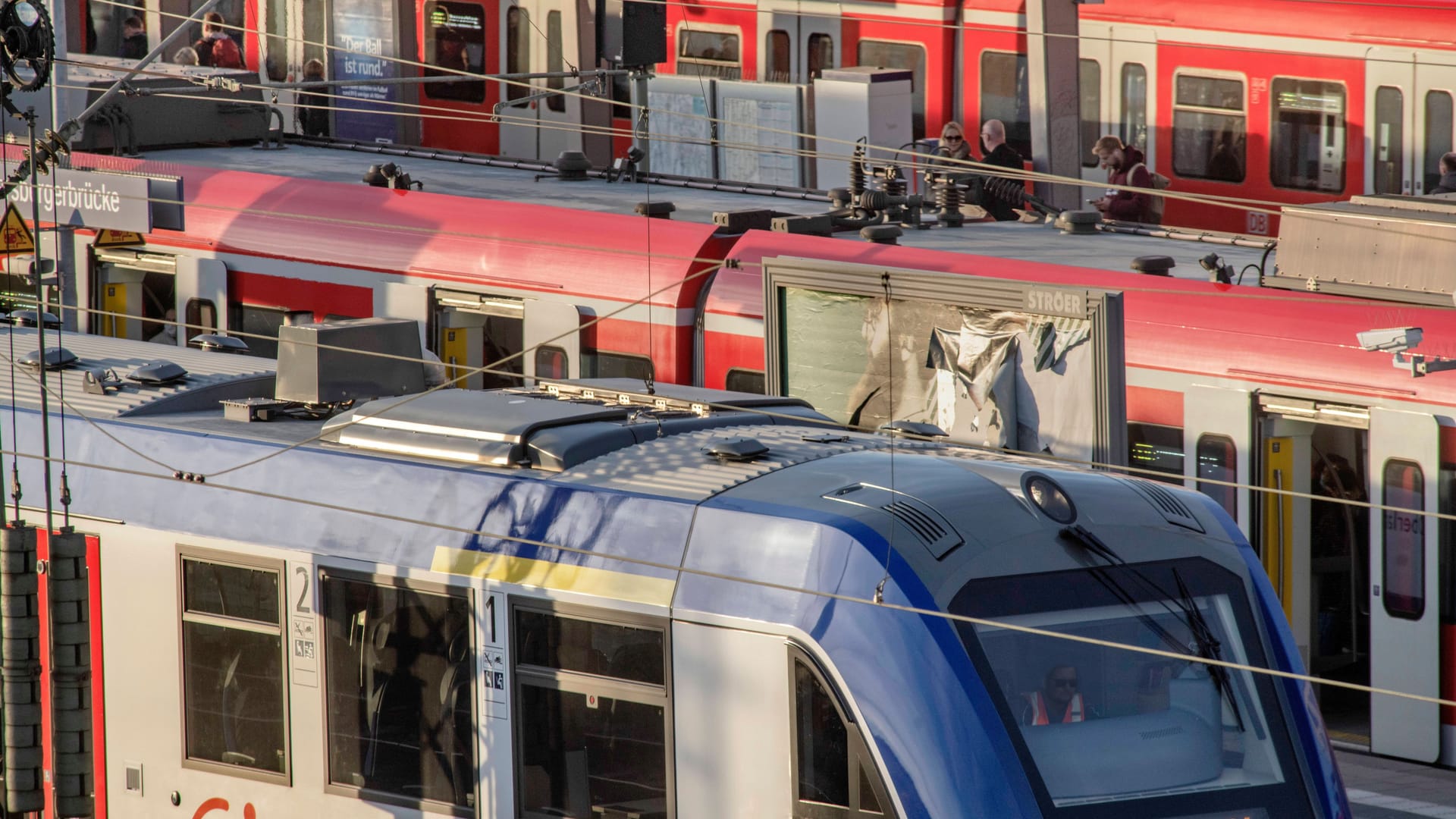 Mehrere S-Bahnen an der Donnersberger Brücke (Symbolbild): Offenbar hatte der Fahrer keine Fahrtfreigabe eingeholt.