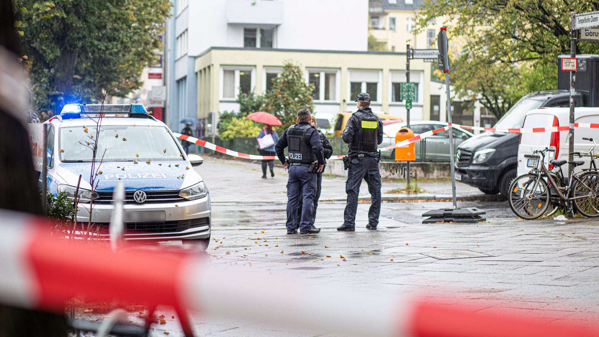 Polizeiabsperrung in Berlin (Symbolbild): Nach dem spektakulären Einbruch hat der Uhrenverkäufer Insolvenz angemeldet.