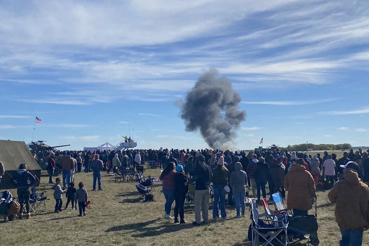 Bei einer Flugshow in der texanischen Stadt Dallas sind zwei Flugzeuge miteinander kollidiert.