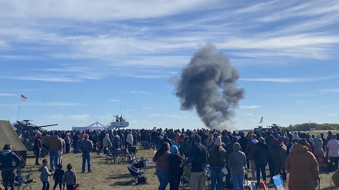 Bei einer Flugshow in der texanischen Stadt Dallas sind zwei Flugzeuge miteinander kollidiert.