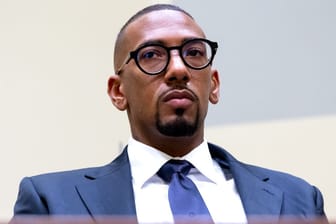 Der Fußball-Profi und ehemalige Nationalspieler Jerome Boateng vor Gericht: Die Staatsanwaltschaft wirft ihm vor, "schmutzige Wäsche waschen" zu wollen.