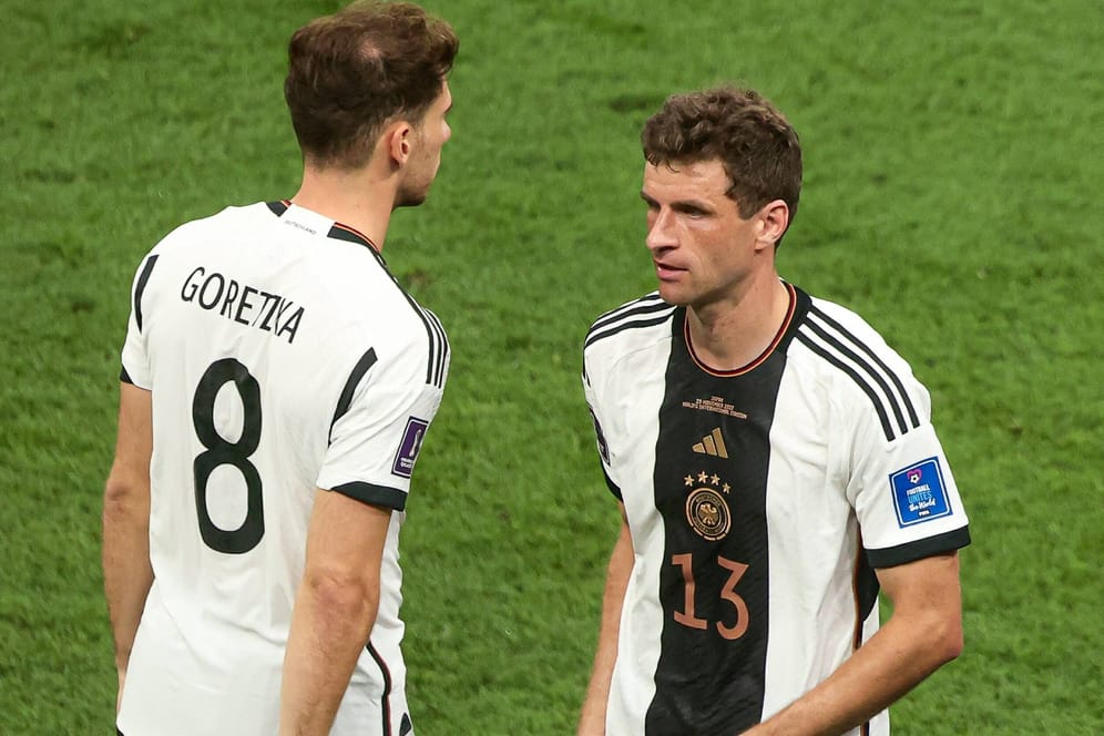 Leon Goretzka und Thomas Müller (r.): Die DFB- und Bayern-Stars mussten die Niederlage gegen Japan verkraften.