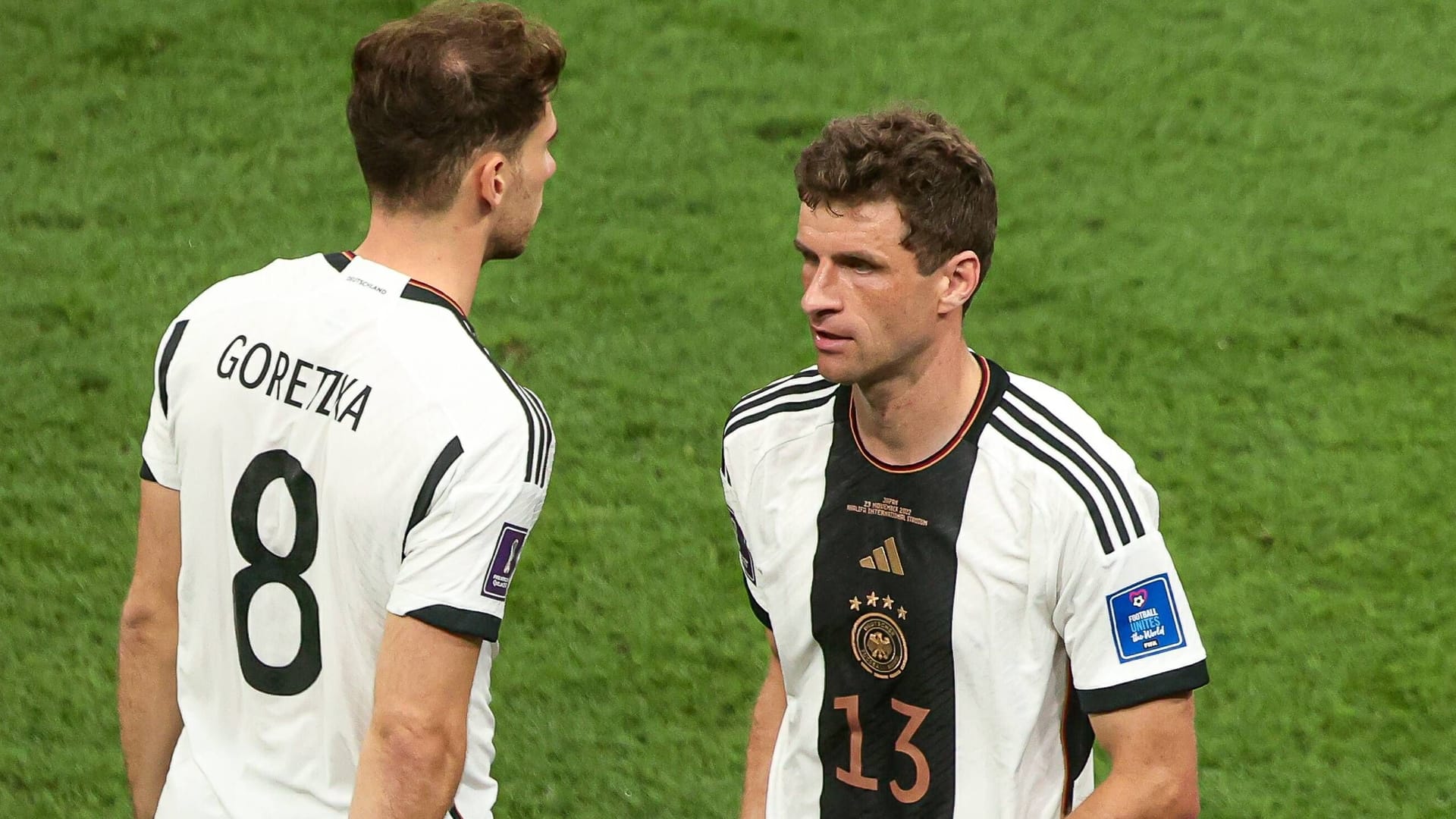 Leon Goretzka und Thomas Müller (r.): Die DFB- und Bayern-Stars mussten die Niederlage gegen Japan verkraften.