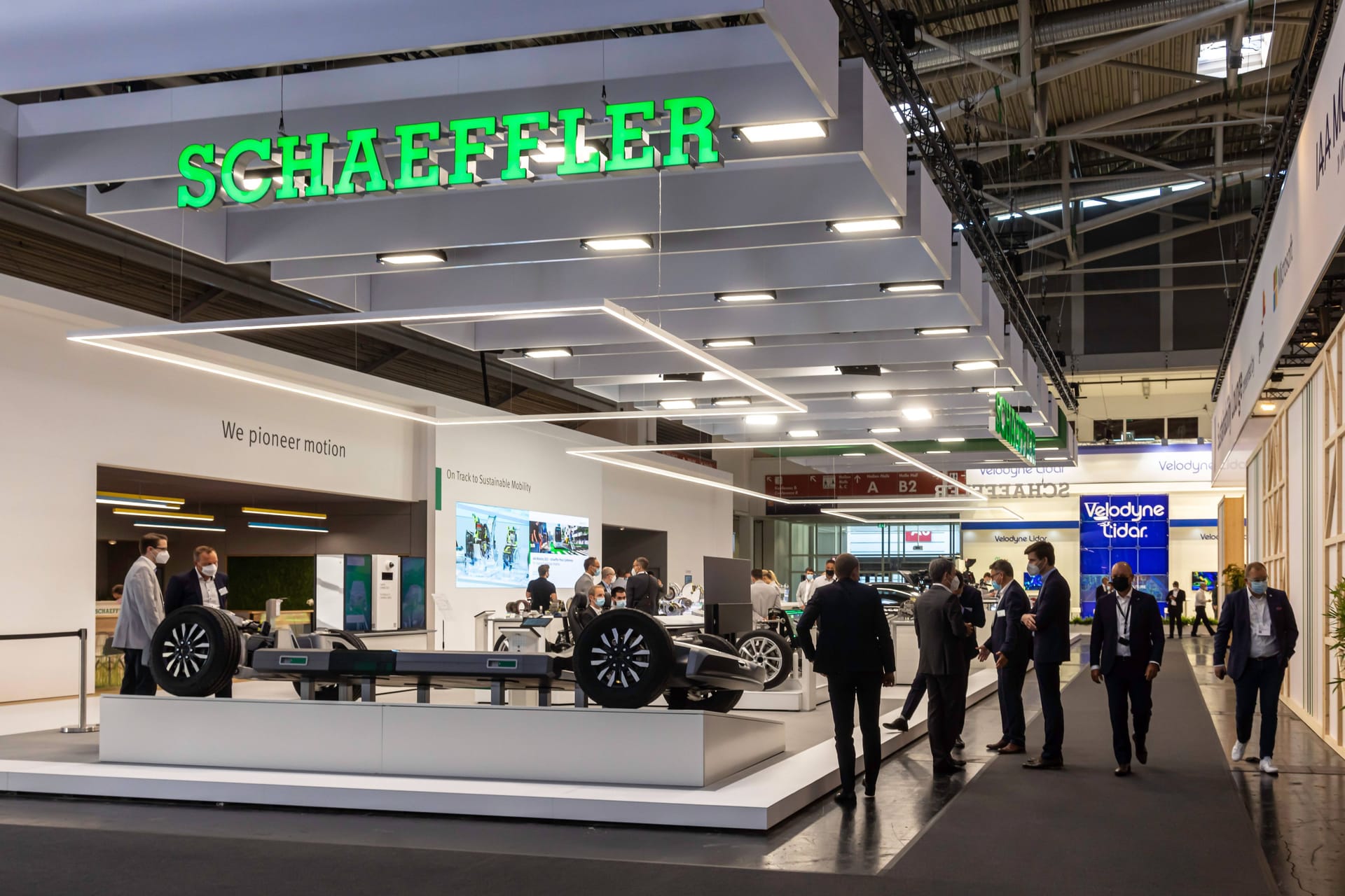 Stand von Schaeffler auf der Mobilitätsmesse IAA: Der Automobilzulieferer will 1.300 Stellen abbauen. Stand von Schaeffler auf der Mobilitätsmesse IAA: Der Automobilzulieferer will 1.300 Stellen abbauen.
