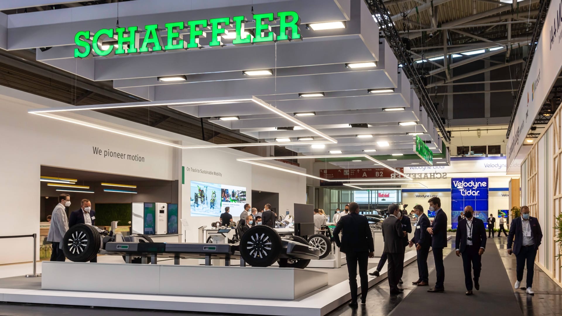Stand von Schaeffler auf der Mobilitätsmesse IAA: Der Automobilzulieferer will 1.300 Stellen abbauen. Stand von Schaeffler auf der Mobilitätsmesse IAA: Der Automobilzulieferer will 1.300 Stellen abbauen.