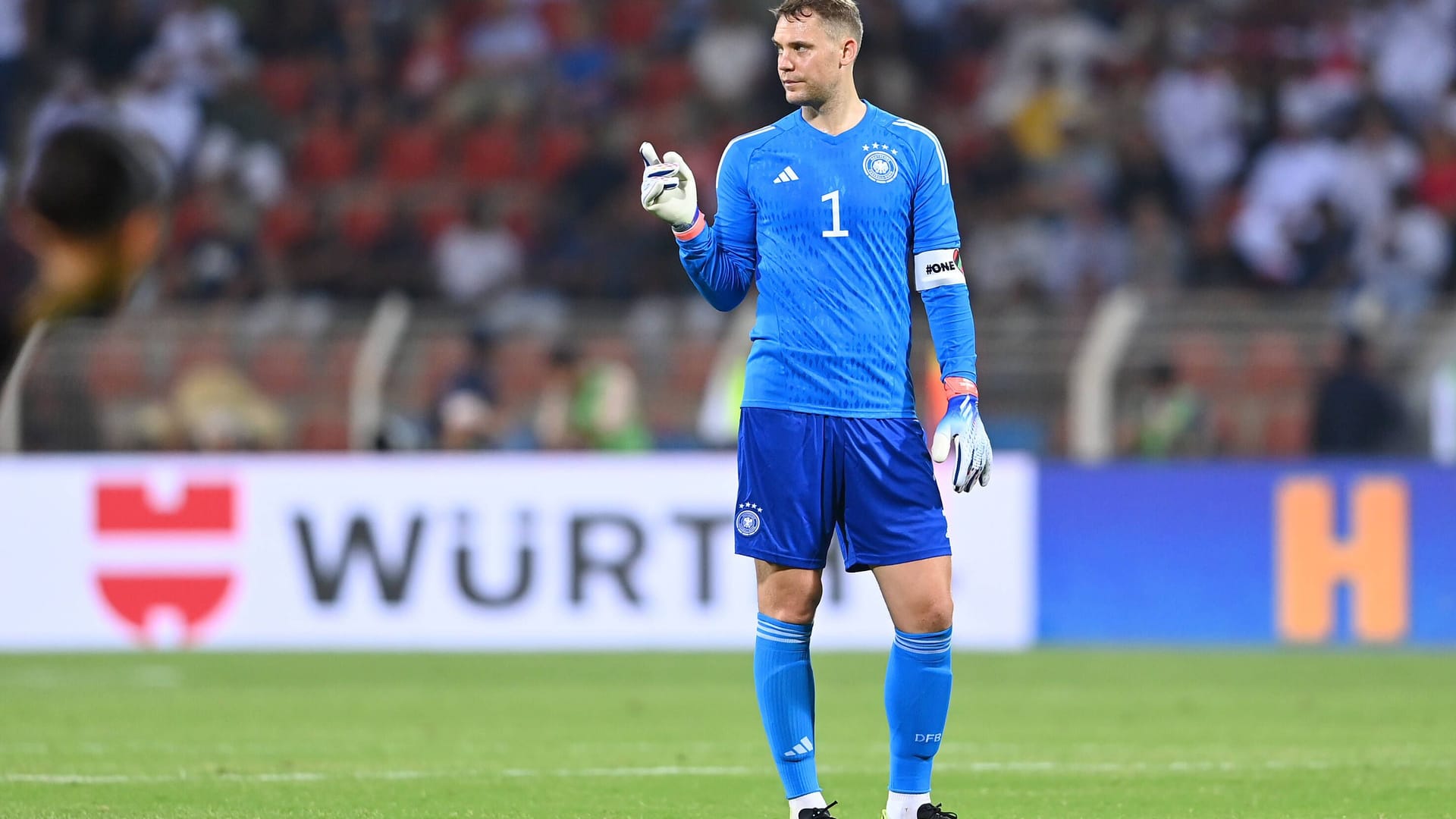Manuel Neuer: Hellwach bereits in der 1. Minute, als er rechtzeitig aus dem Tor herauseilte. Sonst kaum geprüft, aber zur Stelle, wenn er gebraucht wurde. Note 3