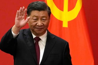 Xi Jinping: Der G20-Gipfel ist das diplomatische Comeback Xis nach der Corona-Pandemie und seiner Bestätigung als Staats- und Parteichef Chinas für eine dritte Amtszeit im vergangenen Monat. Neben Biden ist auch ein Gespräch mit Frankreichs Präsident Emmanuel Macron angesetzt. Vor nicht einmal zwei Wochen hatte Xi bereits Bundeskanzler Olaf Scholz in Peking empfangen.