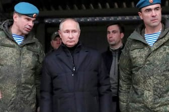 Wladimir Putin: Eine interne Umfrage soll zeigen, dass der Rückhalt für den Ukraine-Krieg schwindet.