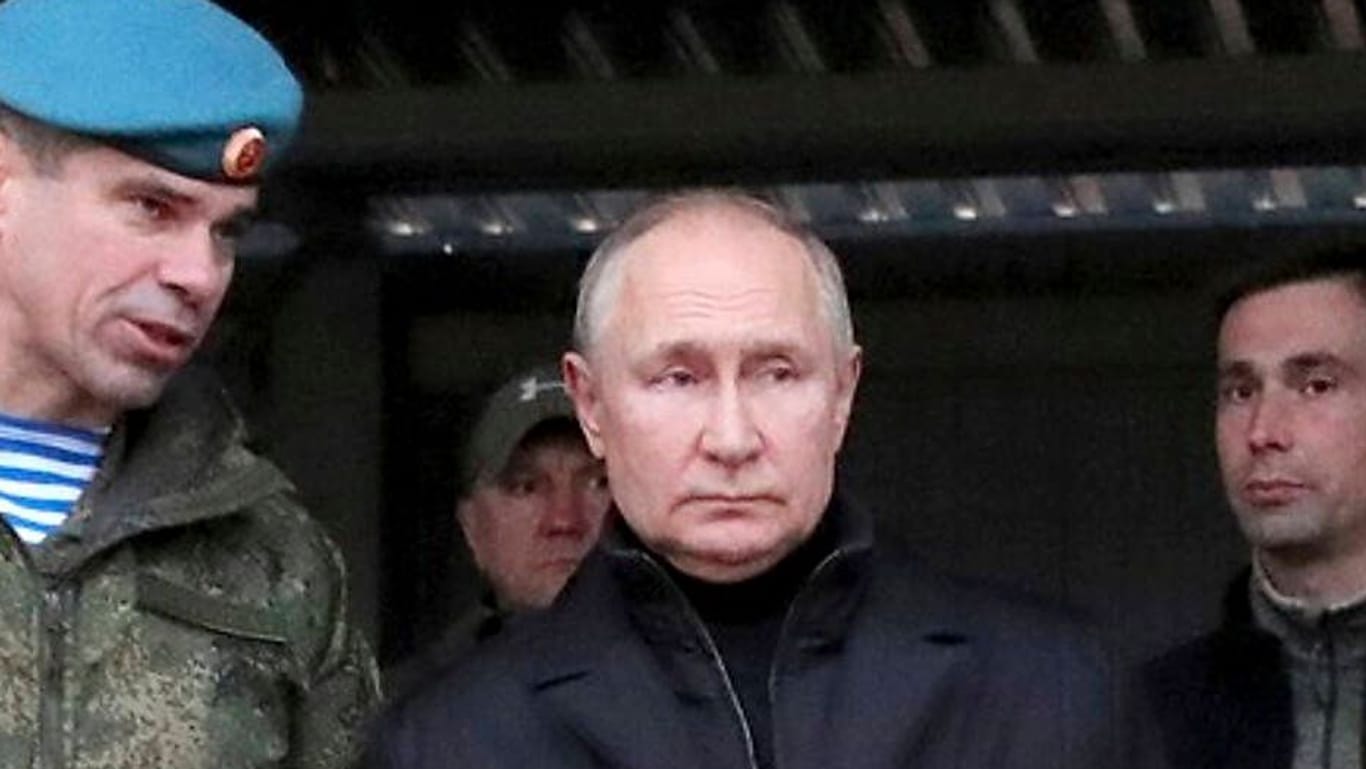 Wladimir Putin: Eine interne Umfrage soll zeigen, dass der Rückhalt für den Ukraine-Krieg schwindet.