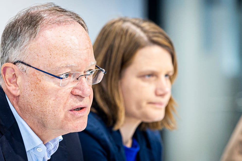 Stephan Weil (SPD) und Julia Willie Hamburg (Bündnis 90/Die Grünen): Am Dienstag haben Ministerpräsident und Stellvertreterin das Milliardenpaket vorgestellt.