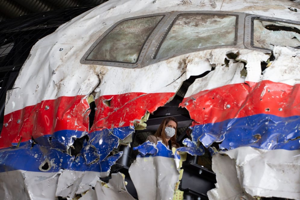 Das Wrack der MH17-Maschine (Archivbild): Nach dem Urteil gegen drei Täter fordert Präsident Selenskyj auch eine Bestrafung Russlands.