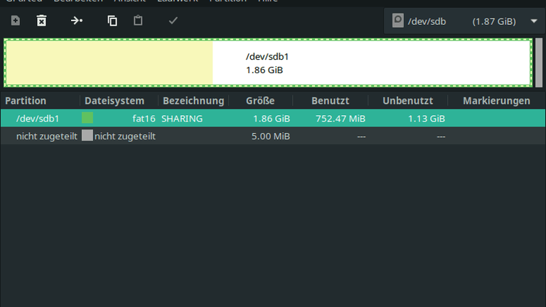Unter GParted die Partition des USB-Sticks markieren.