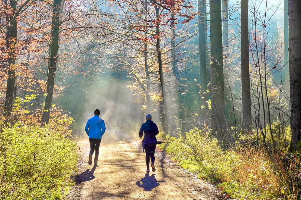 Joggen in der Herbstsonne: Wie wird das Wetter in den kommenden Tagen?