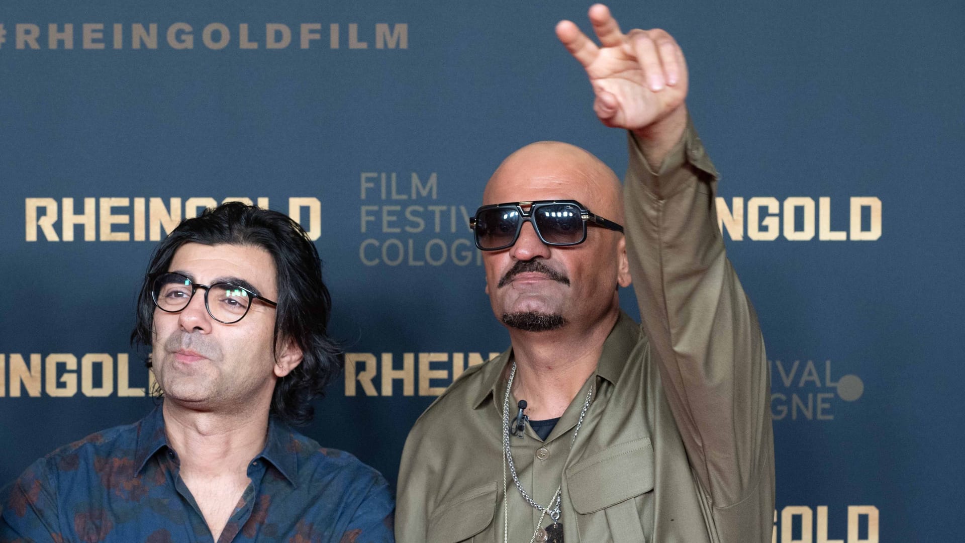 Fatih Akin (links) und Rapper Xatar beim Film Festival 2022 in Köln: Am Freitagabend präsentierten die beiden ihren Film "Rheingold" in Hannover.