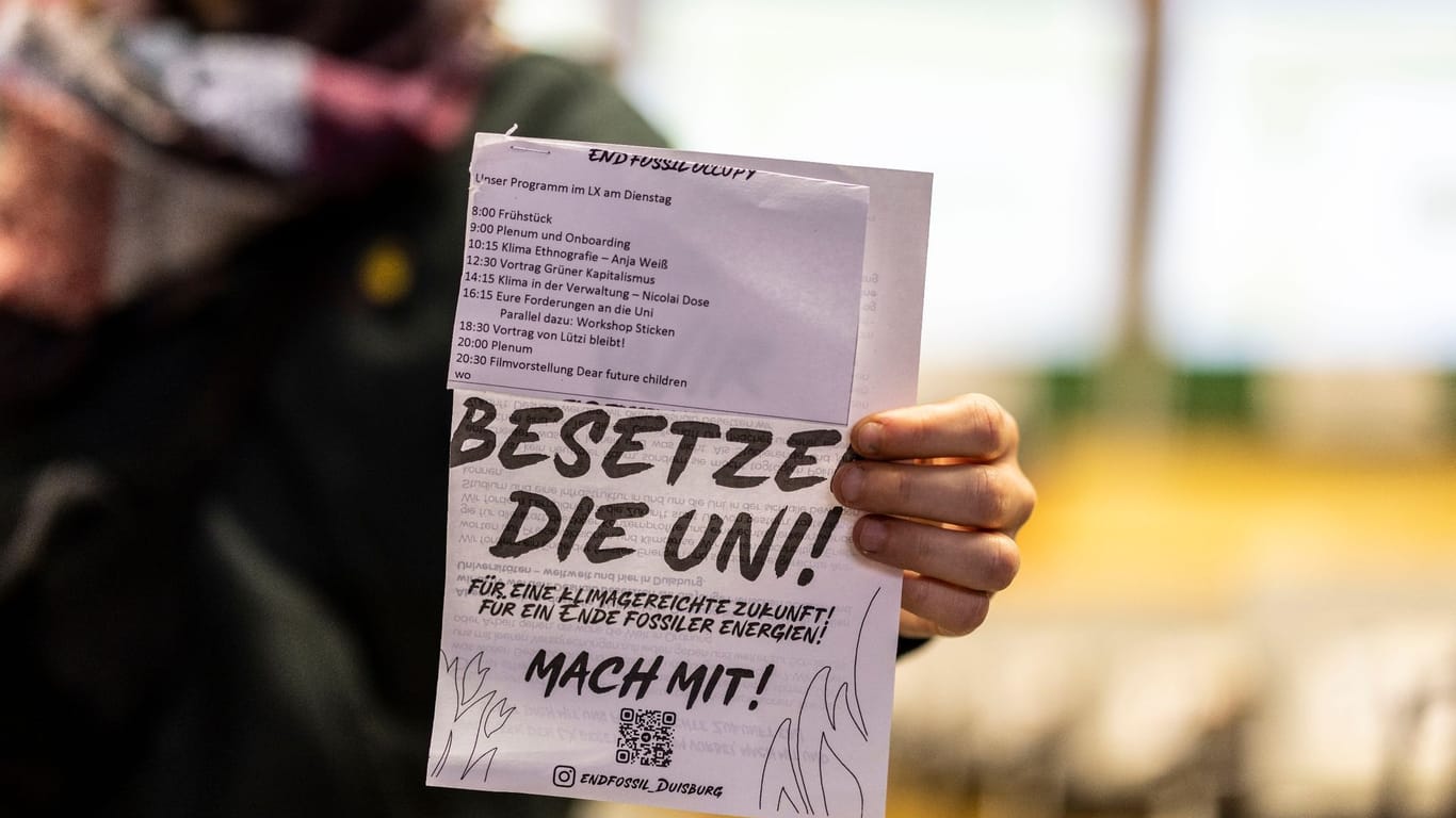 Klimaaktivisten besetzen Audimax der Uni Duisburg