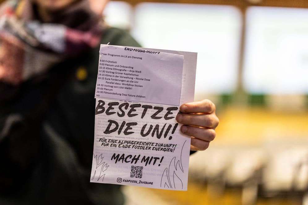 Klimaaktivisten besetzen Audimax der Uni Duisburg
