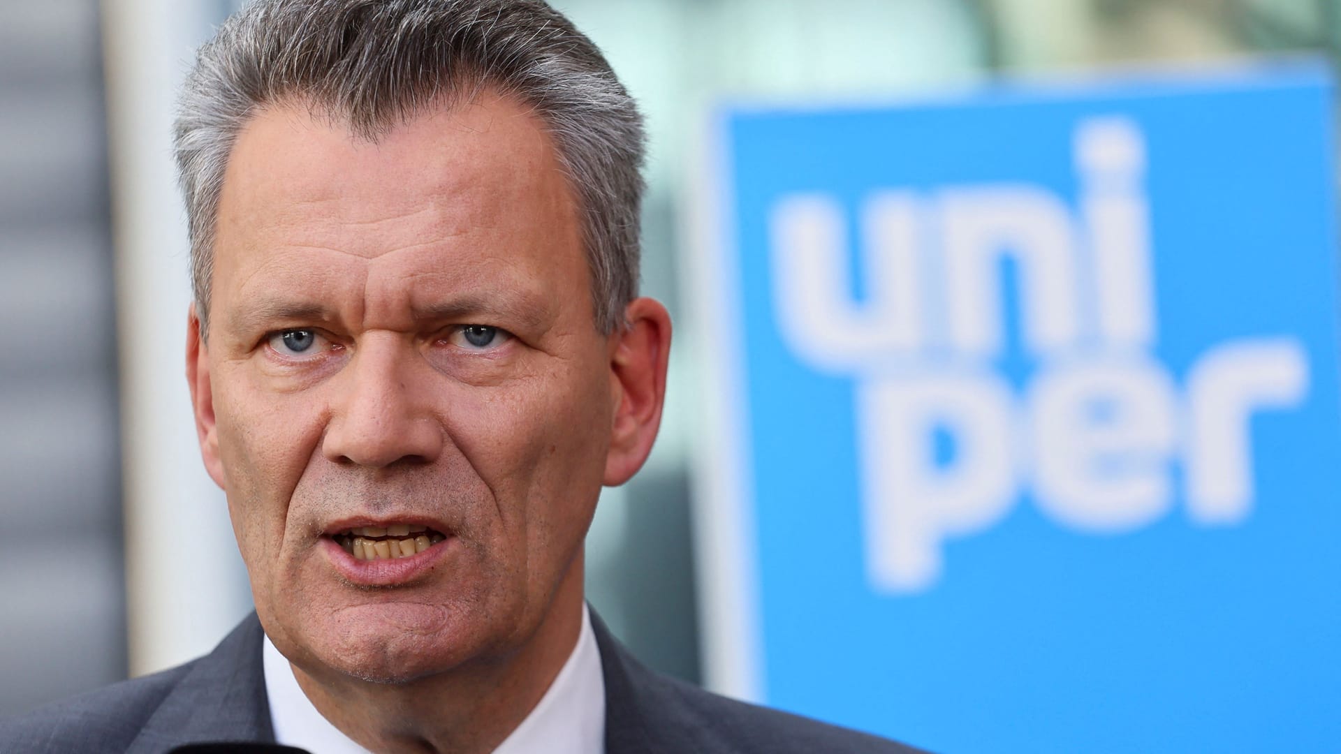 Klaus-Dieter Maubach: "Uniper hat ein Schiedsgerichtsverfahren eingeleitet", erklärte der Vorstandschef. Klaus-Dieter Maubach: "Uniper hat ein Schiedsgerichtsverfahren eingeleitet", erklärte der Vorstandschef.
