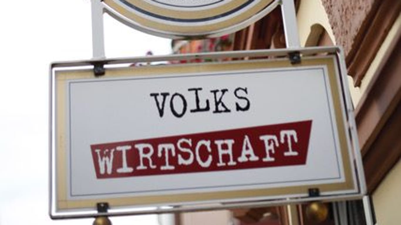 Das Logo der "Vowi" am Eingang zur Kneipe: Die Kneipe gibt es seit mehr als zwanzig Jahren in Frankfurt.