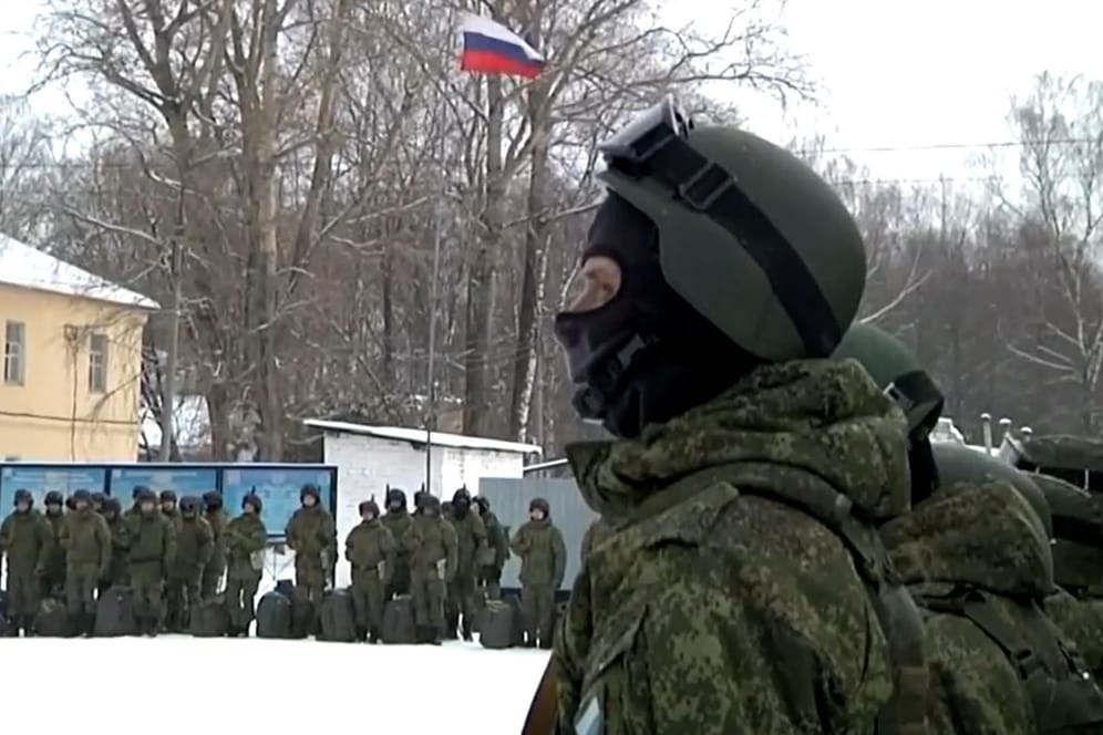 Russische Rekruten verabschiedet: "Danke, dass ihr euch nicht versteckt habt"
