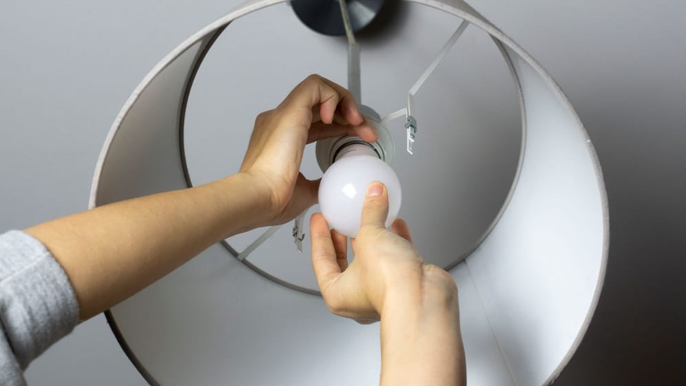 Energiesparend und langlebig: Diese LED-Lampen sorgen für gemütliche Atmosphäre.