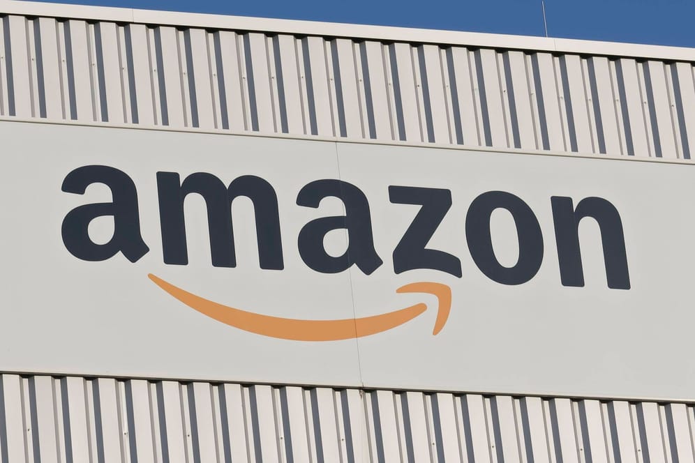 Amazon-Logo: Der Konzern kündigt für 2023 einen weiteren Jobabbau an.
