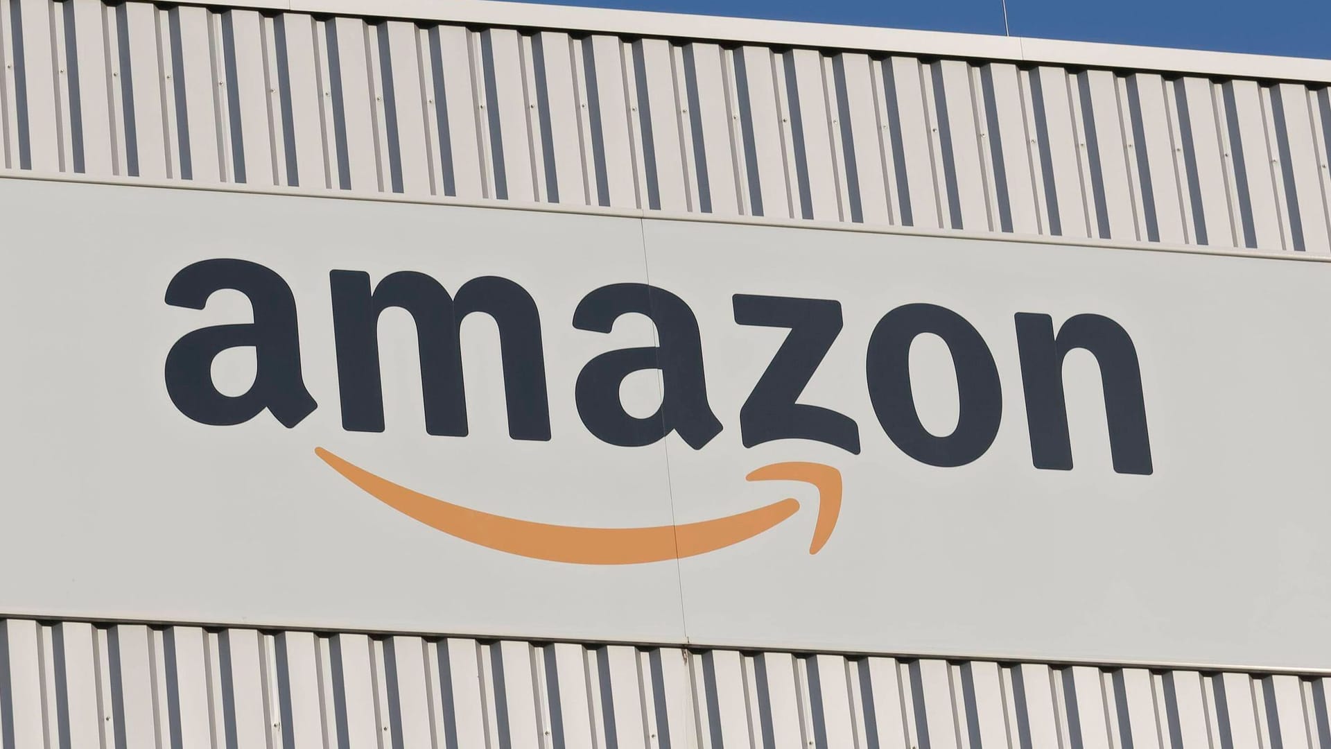 Amazon-Logo: Der Konzern kündigt für 2023 einen weiteren Jobabbau an. Amazon-Logo: Der Konzern kündigt für 2023 einen weiteren Jobabbau an.