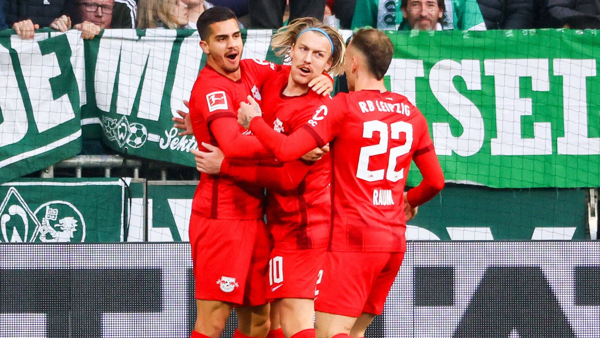 Jubel bei den Leipzigern im Spiel bei Werder Bremen.