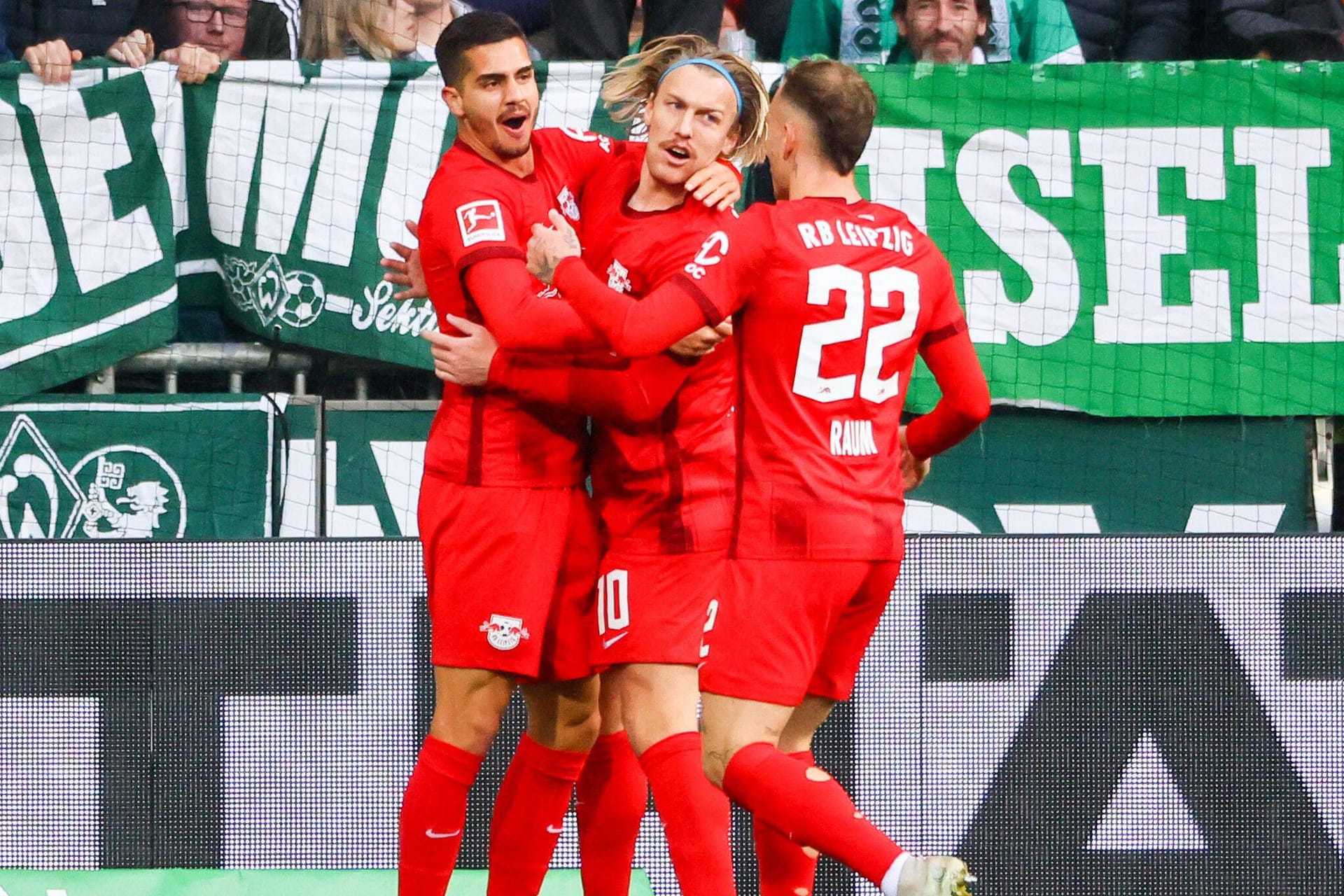Jubel bei den Leipzigern im Spiel bei Werder Bremen.