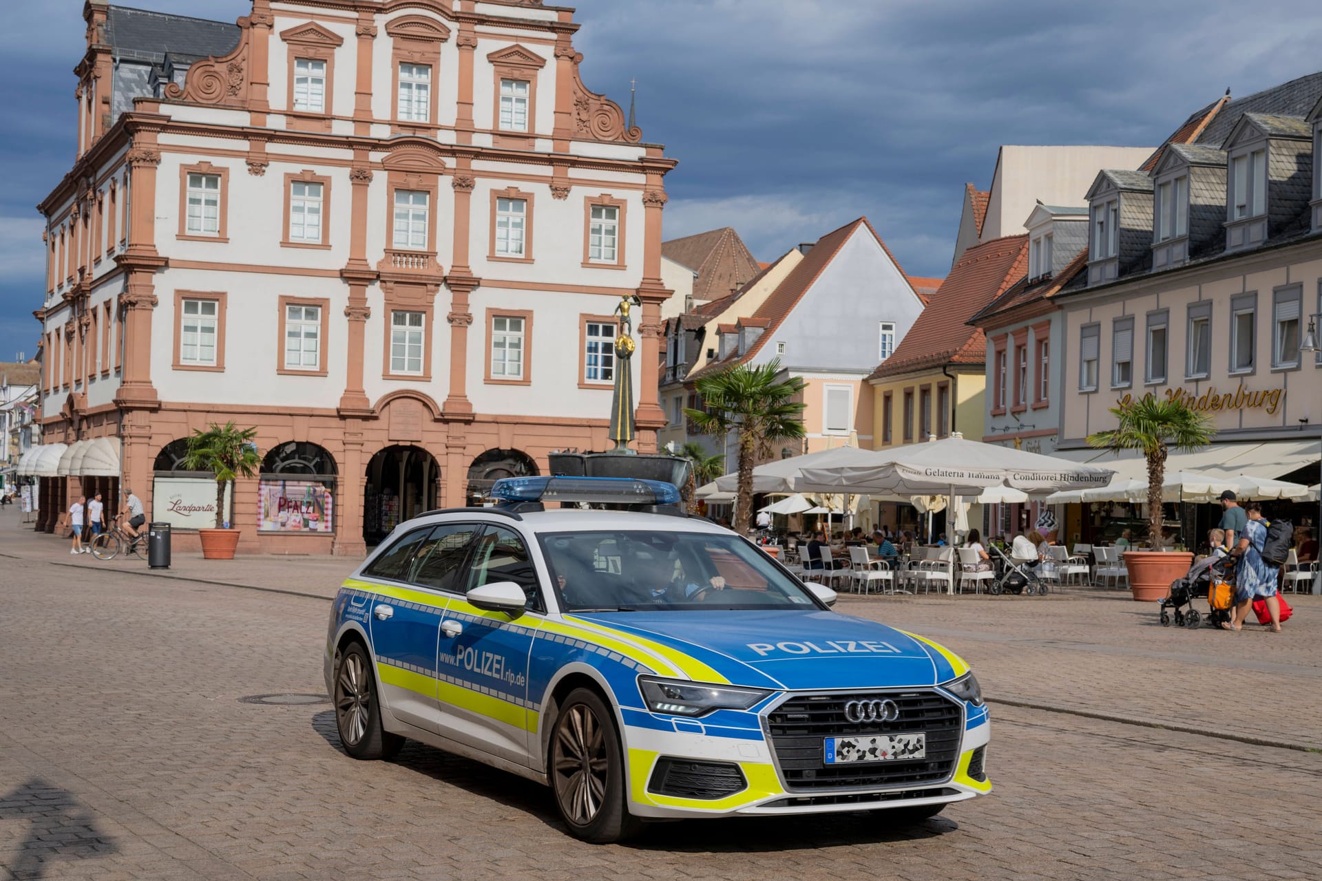 Polizei in Speyer (Archivbild): Eine Frau wurde getötet.