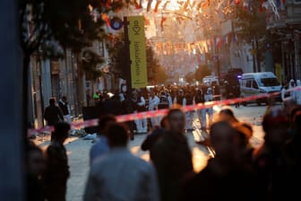 In einer belebten Einkaufsstraße in der türkischen Metropole Istanbul kam es am Sonntag zu einer Explosion.
