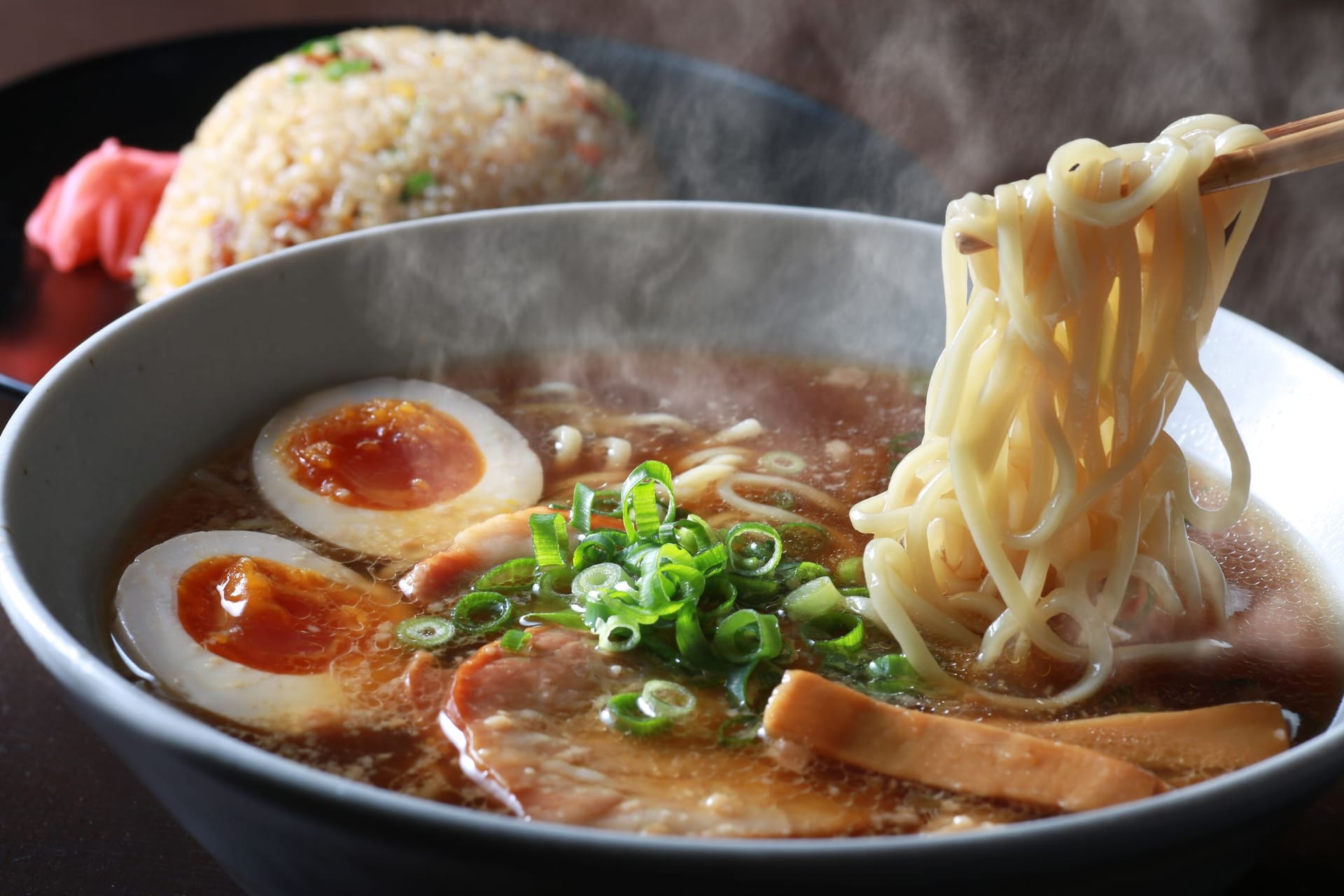 Ramen: Bei der japanischen Nudelspezialität ist für jeden Geschmack etwas dabei, da sie beliebig zubereitet werden kann.