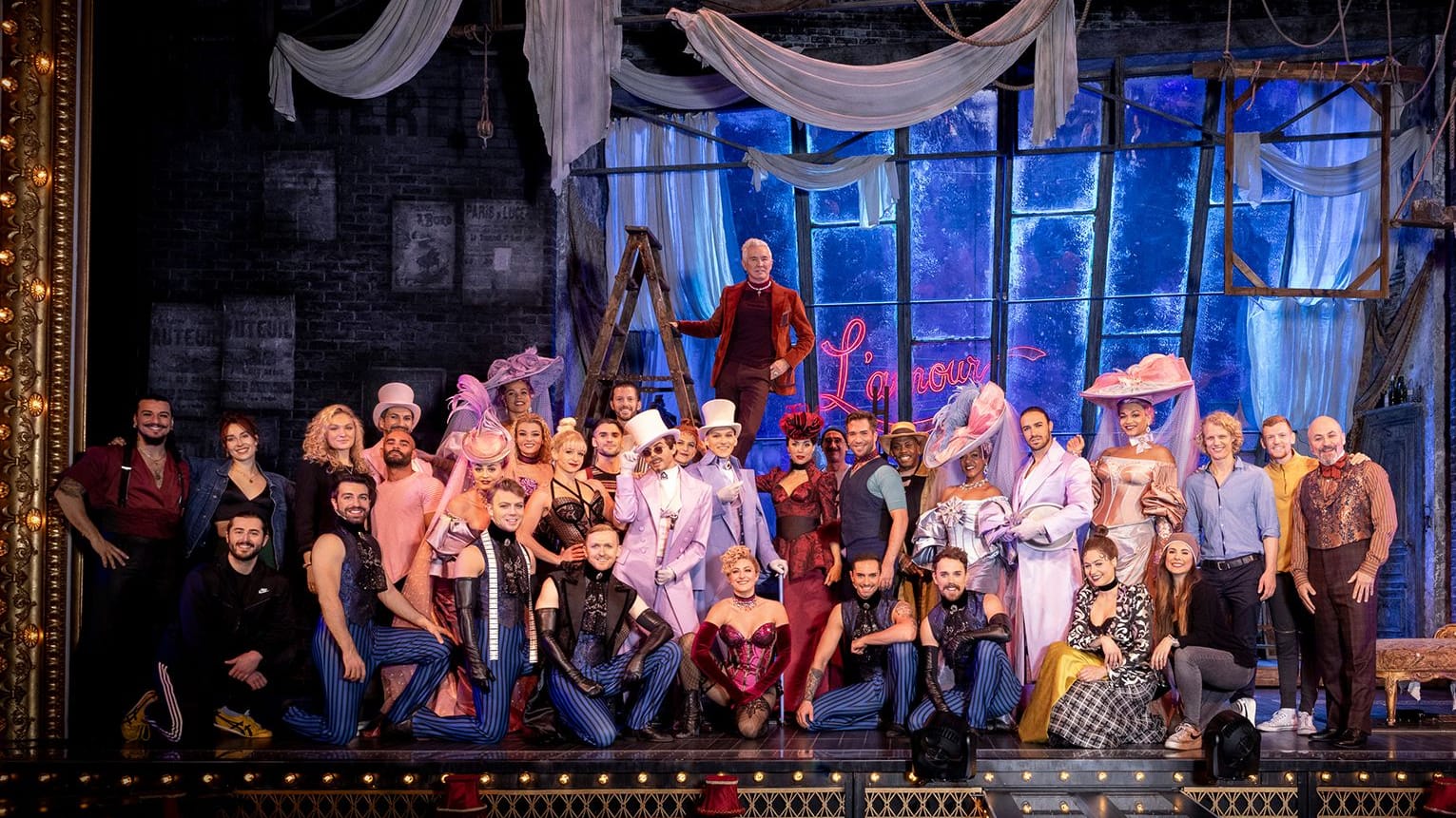 Für die Inszenierung in Deutschland wurde das Broadway-Stück komplett ins Deutsche übersetzt.