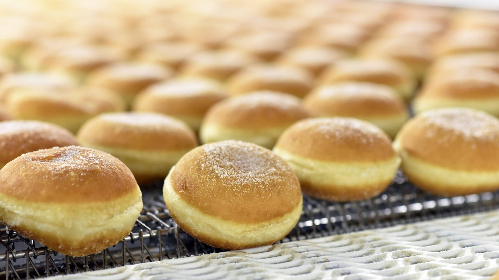 Frische Berliner (Archivbild): Die Preise für Kuchen & Co. werden steigen.