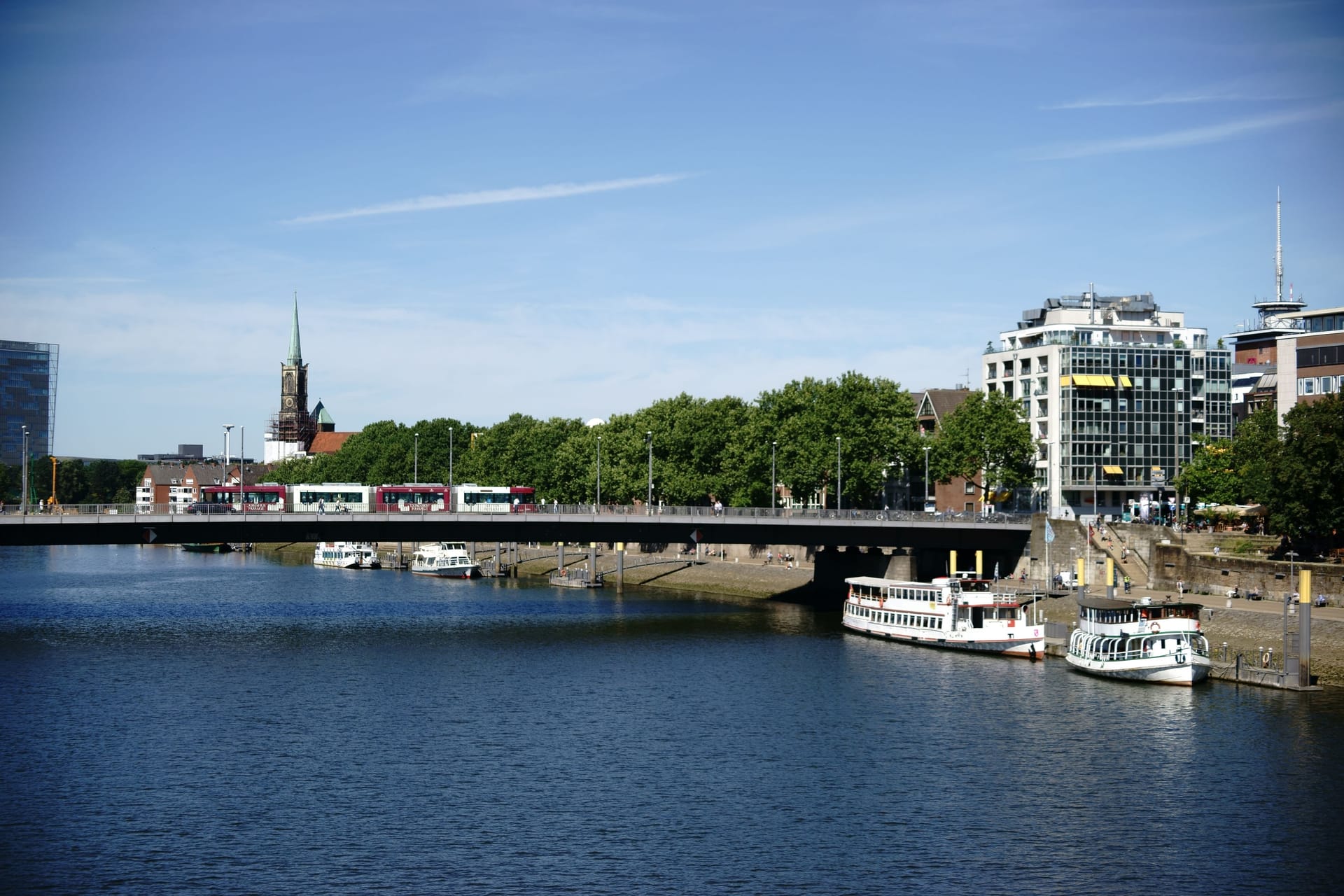 Die Bürgermeister-Smidt-Brücke in Bremen (Archivfoto): Neben ihr sind drei weitere Bauwerke sanierungsbedürftig.