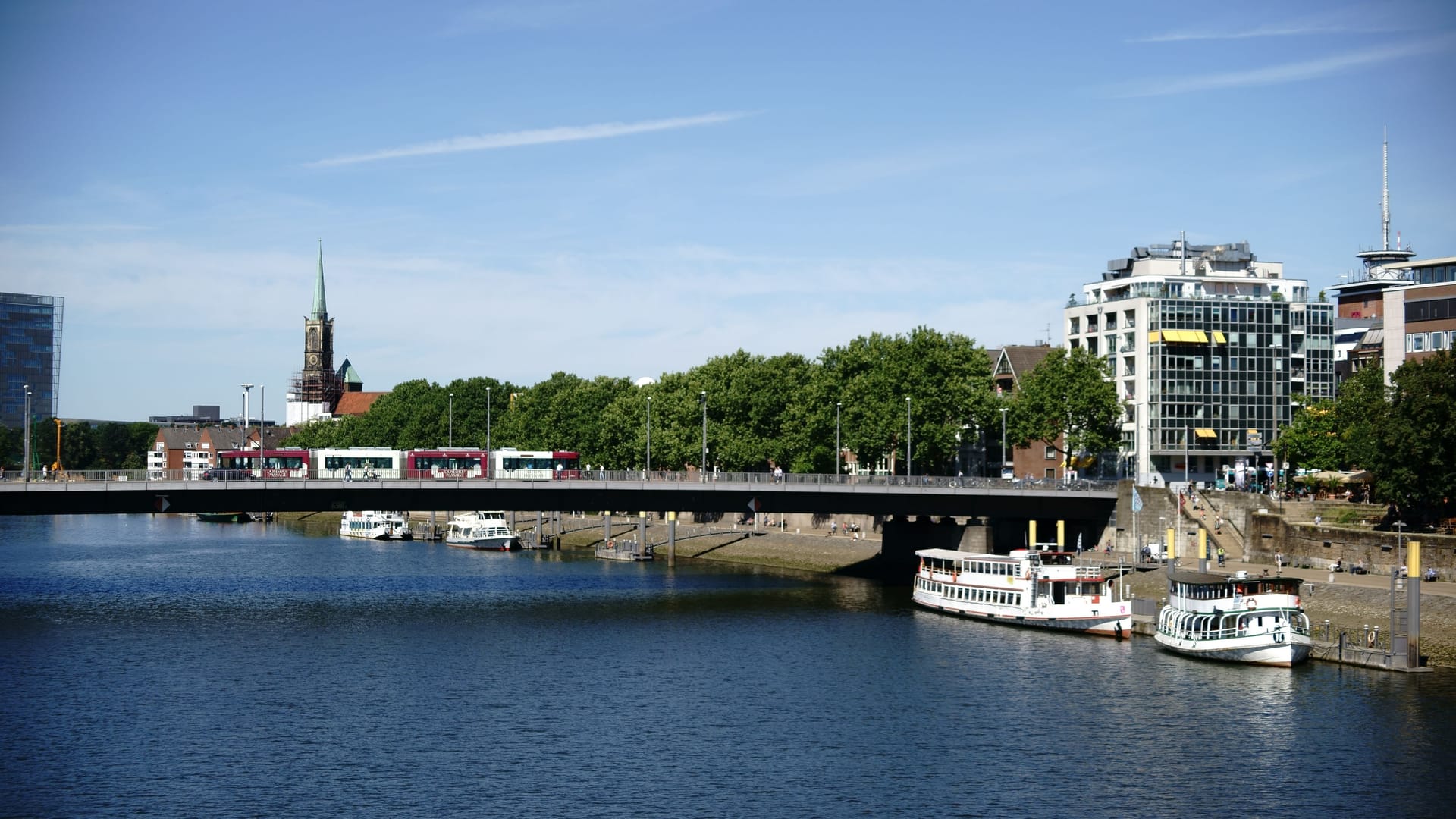 Die Bürgermeister-Smidt-Brücke in Bremen (Archivfoto): Neben ihr sind drei weitere Bauwerke sanierungsbedürftig.