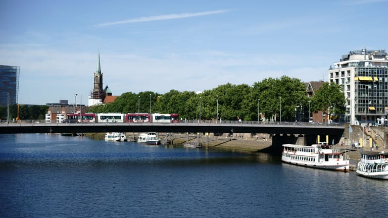 Die Bürgermeister-Smidt-Brücke in Bremen (Archivfoto): Neben ihr sind drei weitere Bauwerke sanierungsbedürftig.