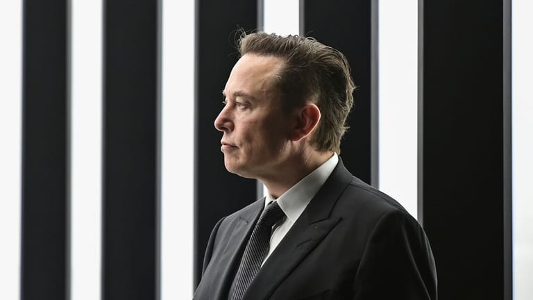 Elon Musk hat nach der Twitter-Übernahme Probleme mit seinen Werbekunden. Twitter Politics