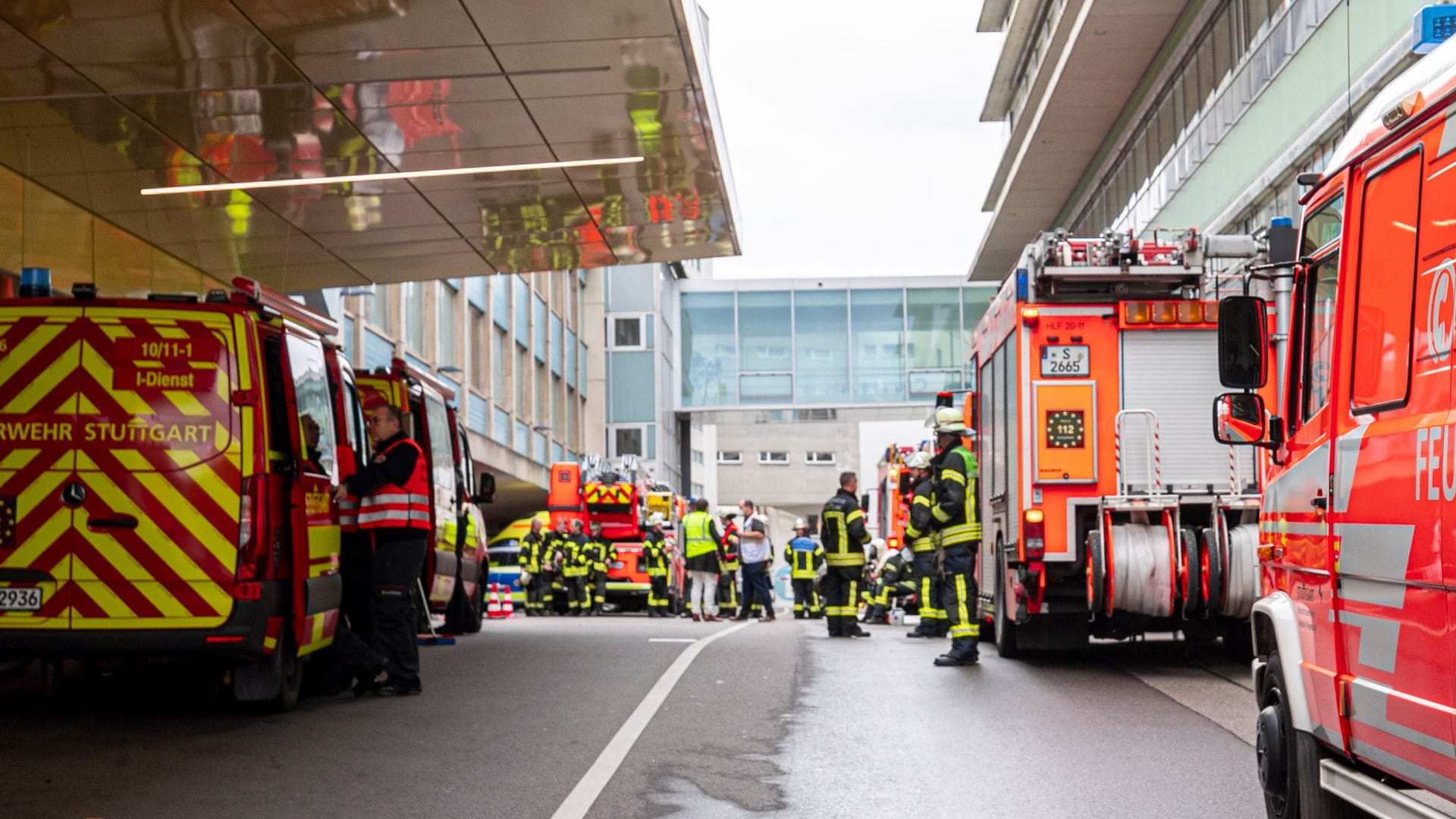 Feuerwehr am Einsatzort: Die Retter kamen mit einem Großaufgebot.