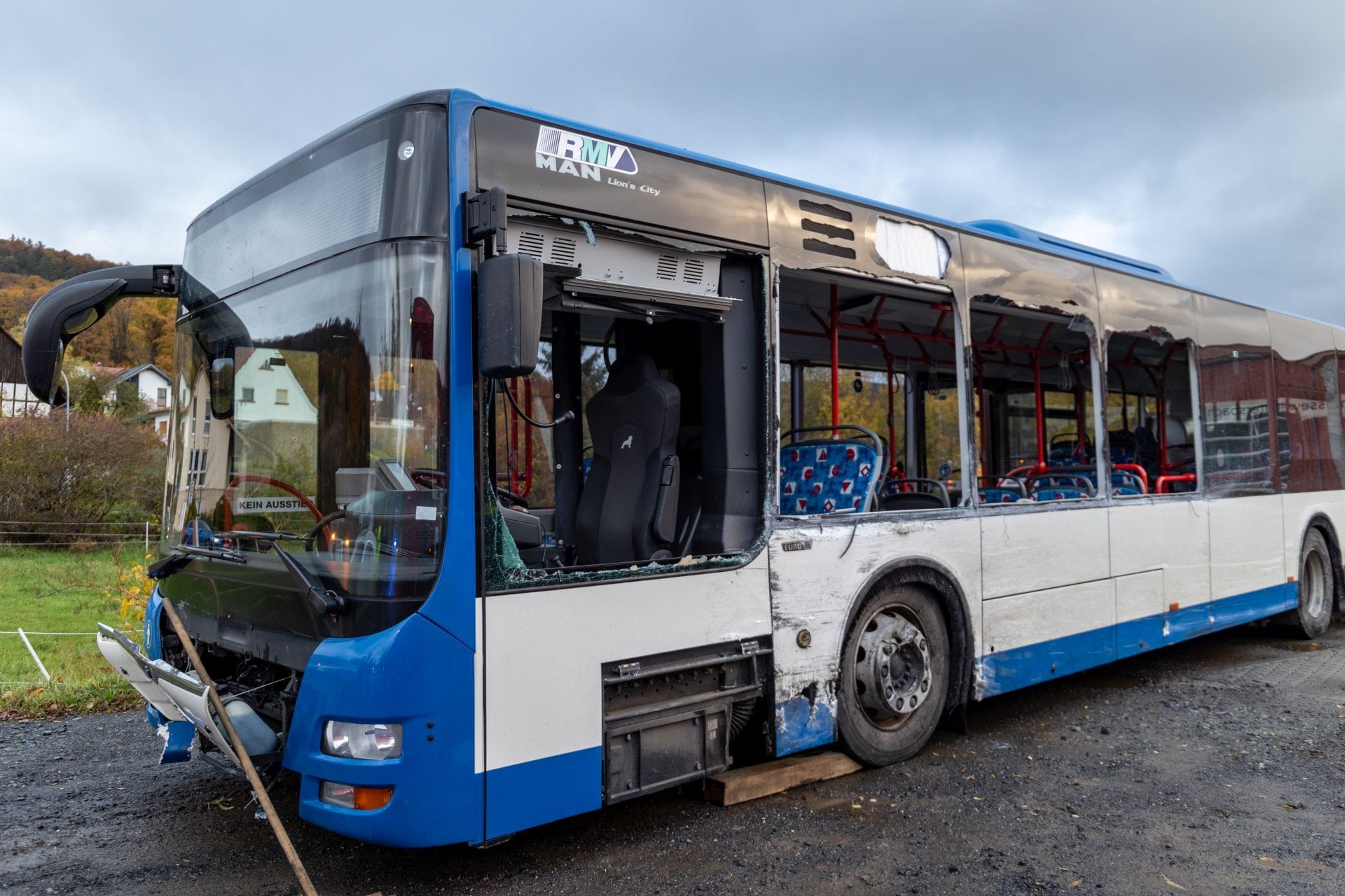 Der Unfall-Bus: Sechs Kinder verletzten sich.