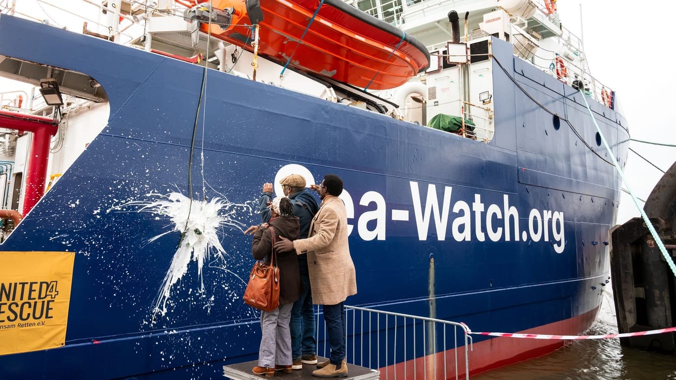 Das Rettungsschiff "Sea-Watch 5": Es wurde in Hamburg getauft.