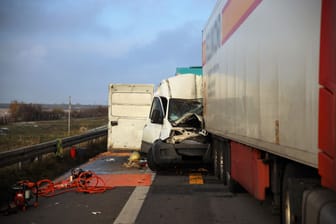 Tödlicher Unfall auf der A9: Auch die A14 ist wegen des Crashs beeinträchtigt.