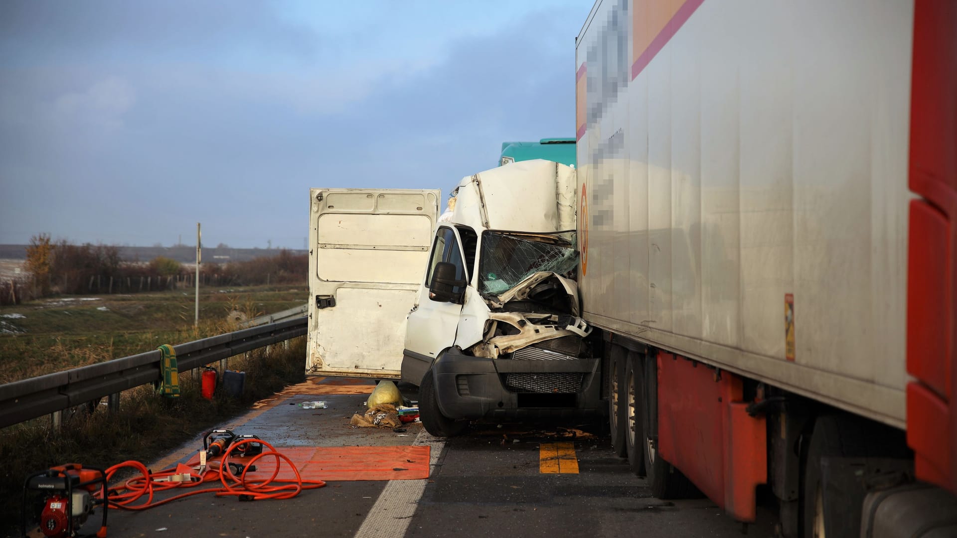 Tödlicher Unfall auf der A9: Auch die A14 ist wegen des Crashs beeinträchtigt.