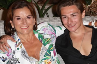 Claudia Obert und ihr junger Lover Max Suhr bei einem Event(Archivfoto): Wer viel Geld hat, muss bei der Partnerwahl vorsichtig sein – sagt sie.
