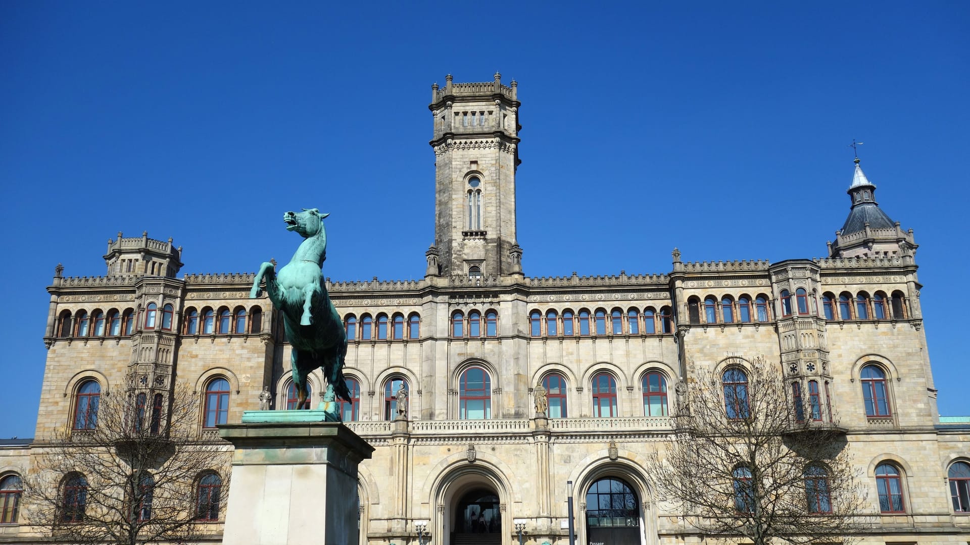 Die Leibniz-Universität in Hannover (Archivbild): Forscher aus Niedersachsen wurden ein Verfahren ausgezeichnet, mit dem künstliches menschliches Herzmuskelgewebe hergestellt werden kann.