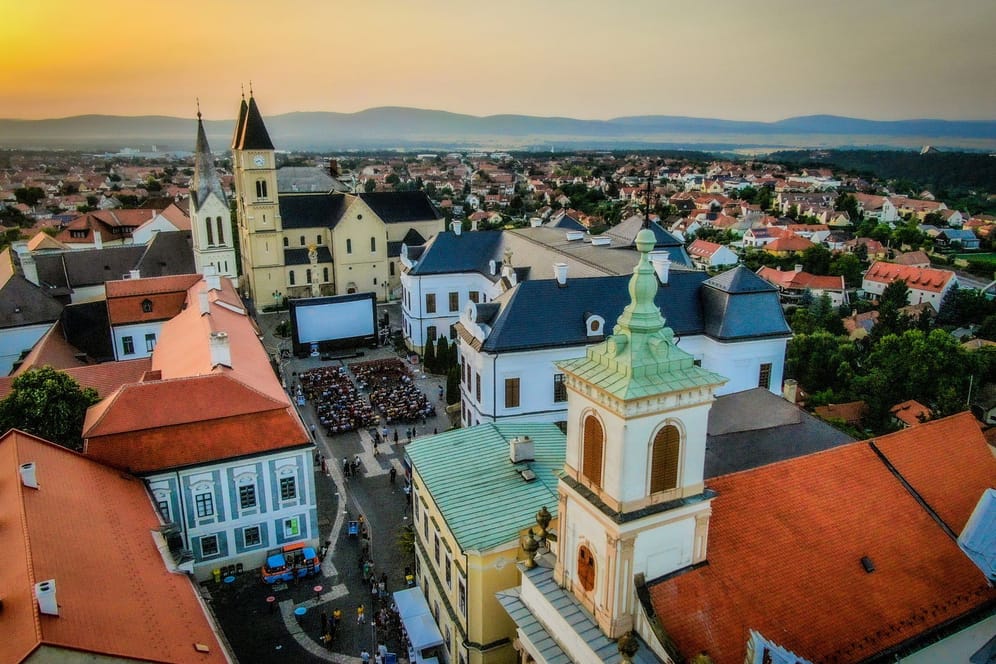 Der Charme der Provinz: Veszprem ist 2023 mit der Balaton-Gegend Kulturhauptstadtregion Europas.